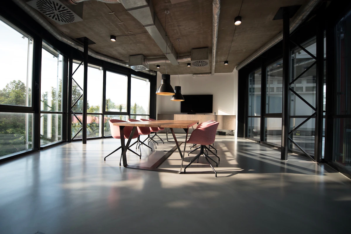 Modern kurumsal ofis ortamı